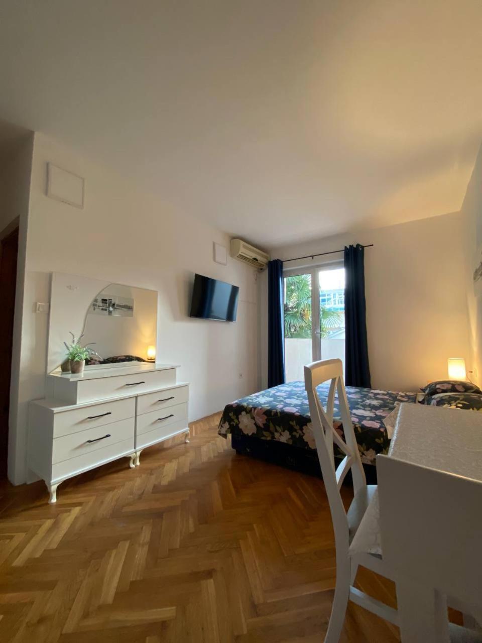Alina'S Apartment Bečići Esterno foto